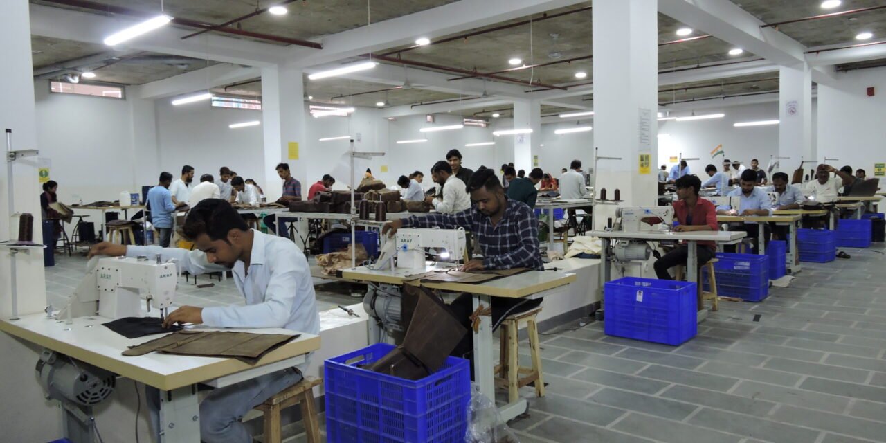 What are the export contributions of Panapakkam’s leather industry?