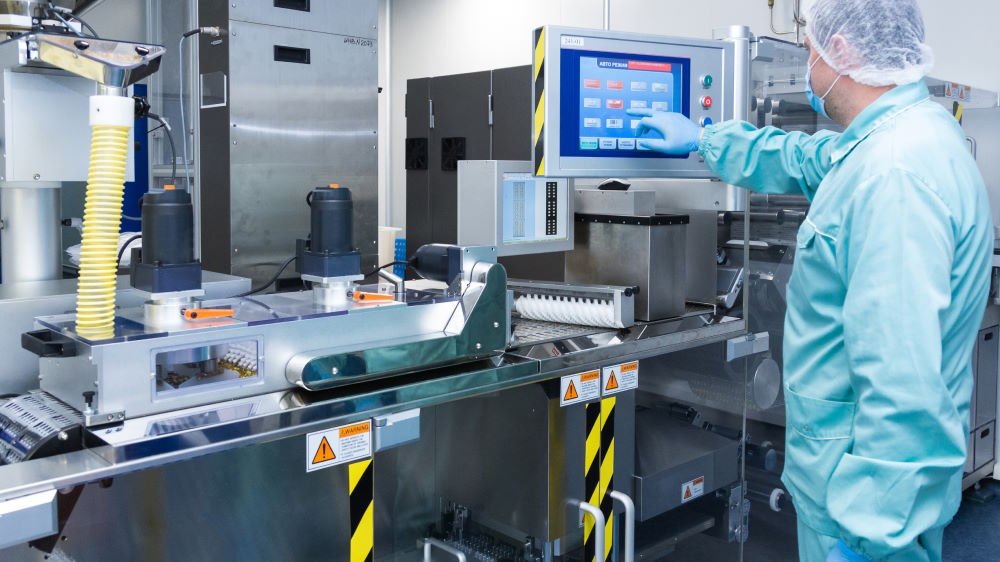 What technological advancements are present in Panapakkam’s leather manufacturing units?