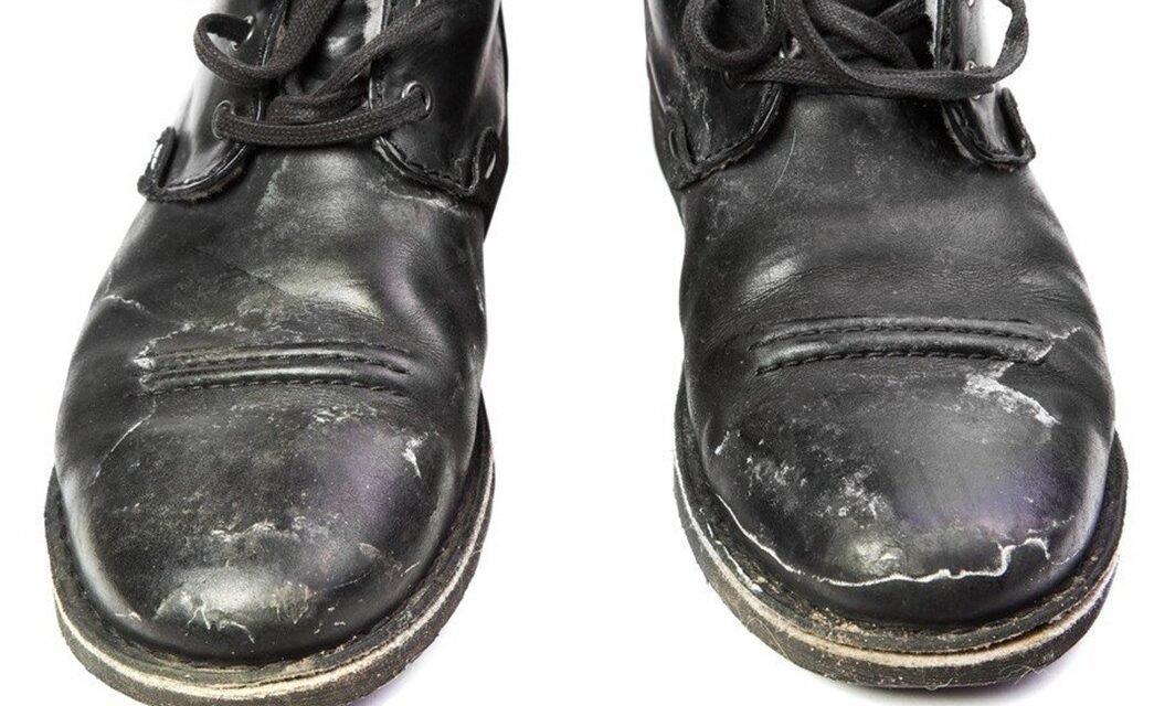  How do weather conditions affect leather footwear?