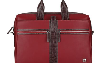 What design features are currently in demand for leather laptop bags and portfolios?