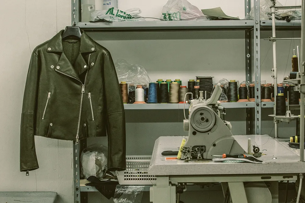 What are the main steps involved in the manufacturing of leather jackets?