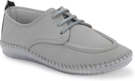 How is lightweight and flexible leather being used for women’s footwear?