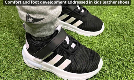 How is comfort and foot development addressed in kids leather shoes?